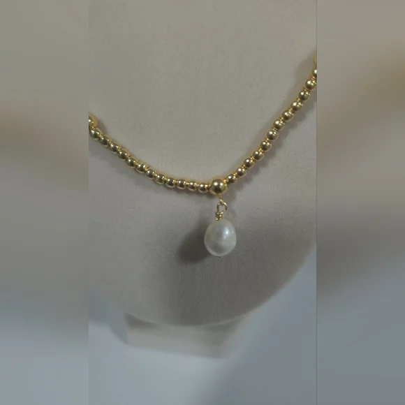 Elegant Gold Beaded Necklace with Pearl Pendant NWOT - Picture 3 of 8